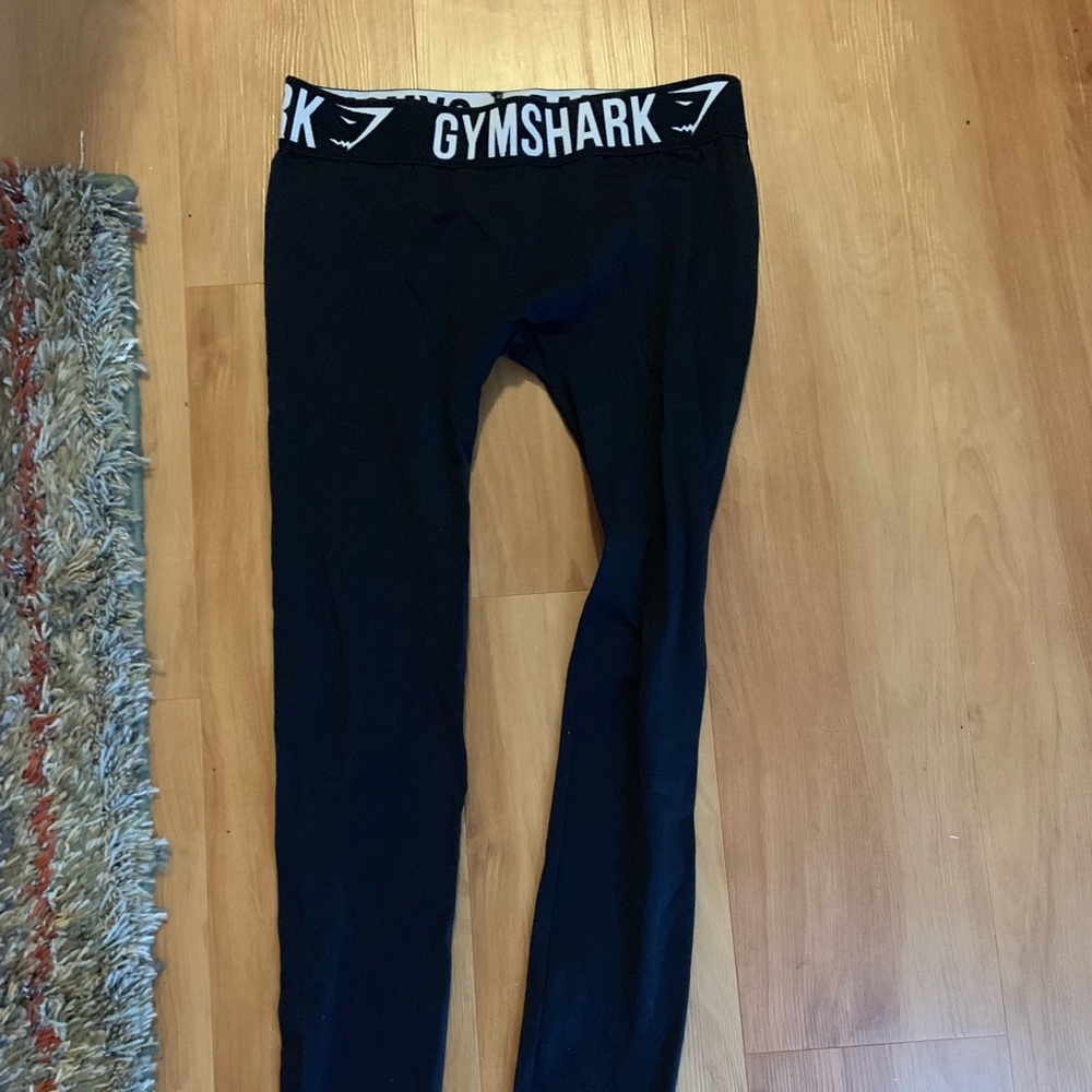 Gym shark leggings